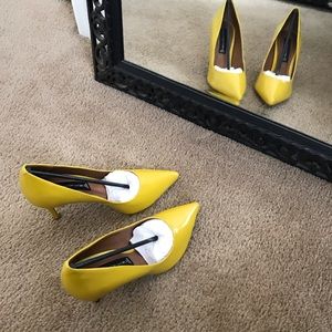 Yellow heels NWOT leather